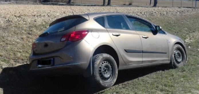 zdjęcie: samochód osobowy marki peugeot