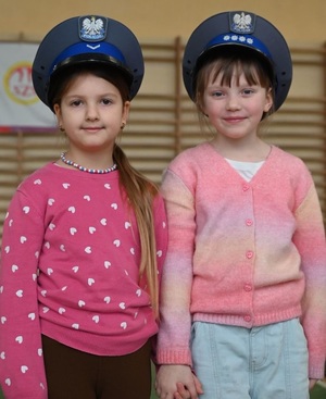 zdjęcie: policjanci podczas spotkania z dziećmi