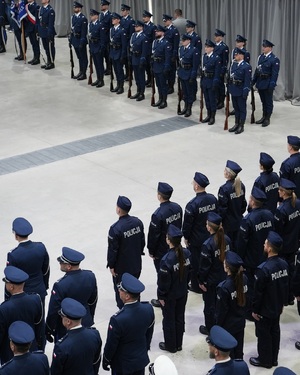 zdjęcie: policjanci podczas ślubowania
